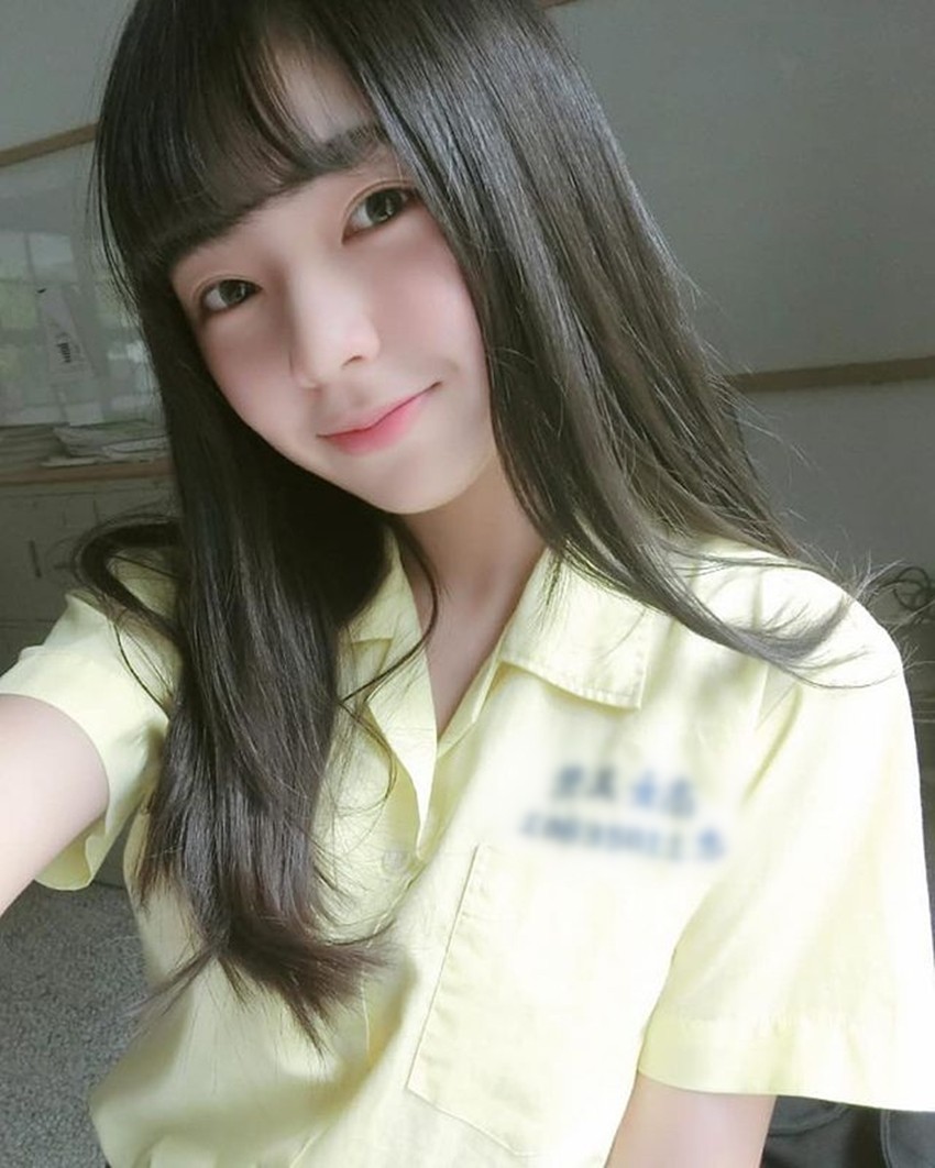 小學妹南風短兼 易高潮  小穴會夾緊 